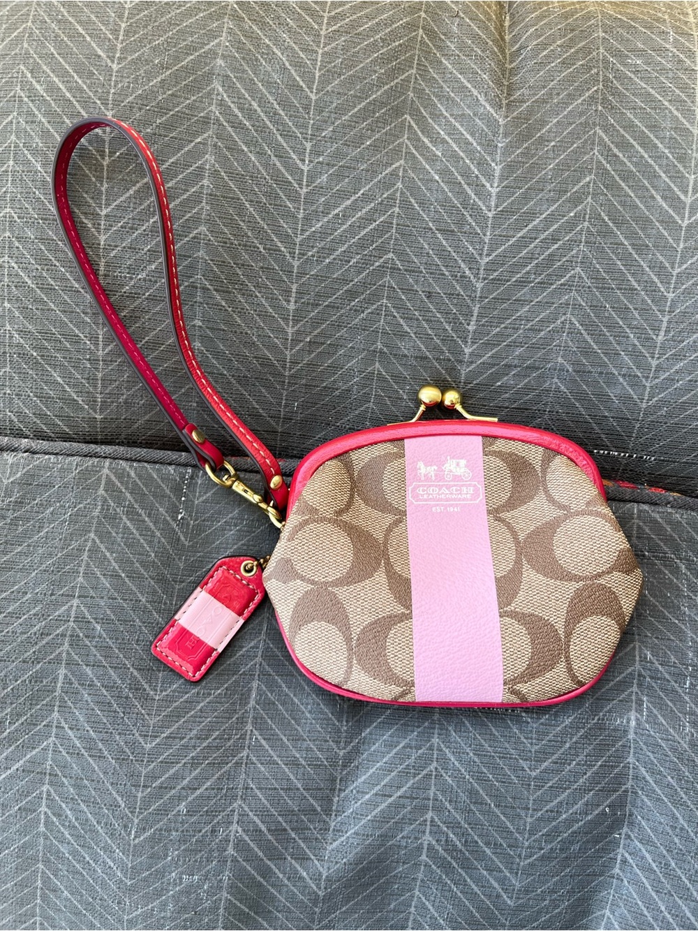 Like New Coach Kiss-lock Coin Purse/Wristlet with Striped Hang Tag - Picture 16 of 16
